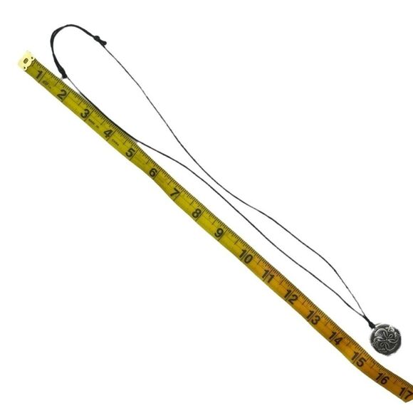 *NWT* WOMEN'S CELTIC KNOT PEWTER NECKLACE & EARRINGS BUNDLE - Picture 4 of 6